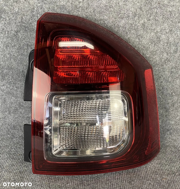 LAMPA TYLNA TYŁ PRAWA - JEEP COMPASS I LIFT LED 13-16