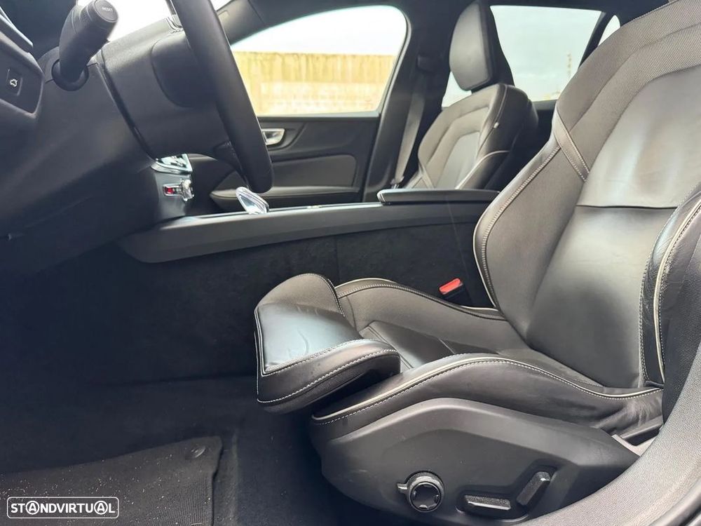 Volvo V60 2.0 B4 Plus Dark Auto - 6