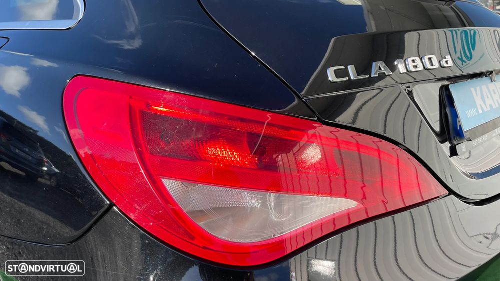 Mercedes-Benz CLA 180 Shooting Brake d 7G-DCT - 14