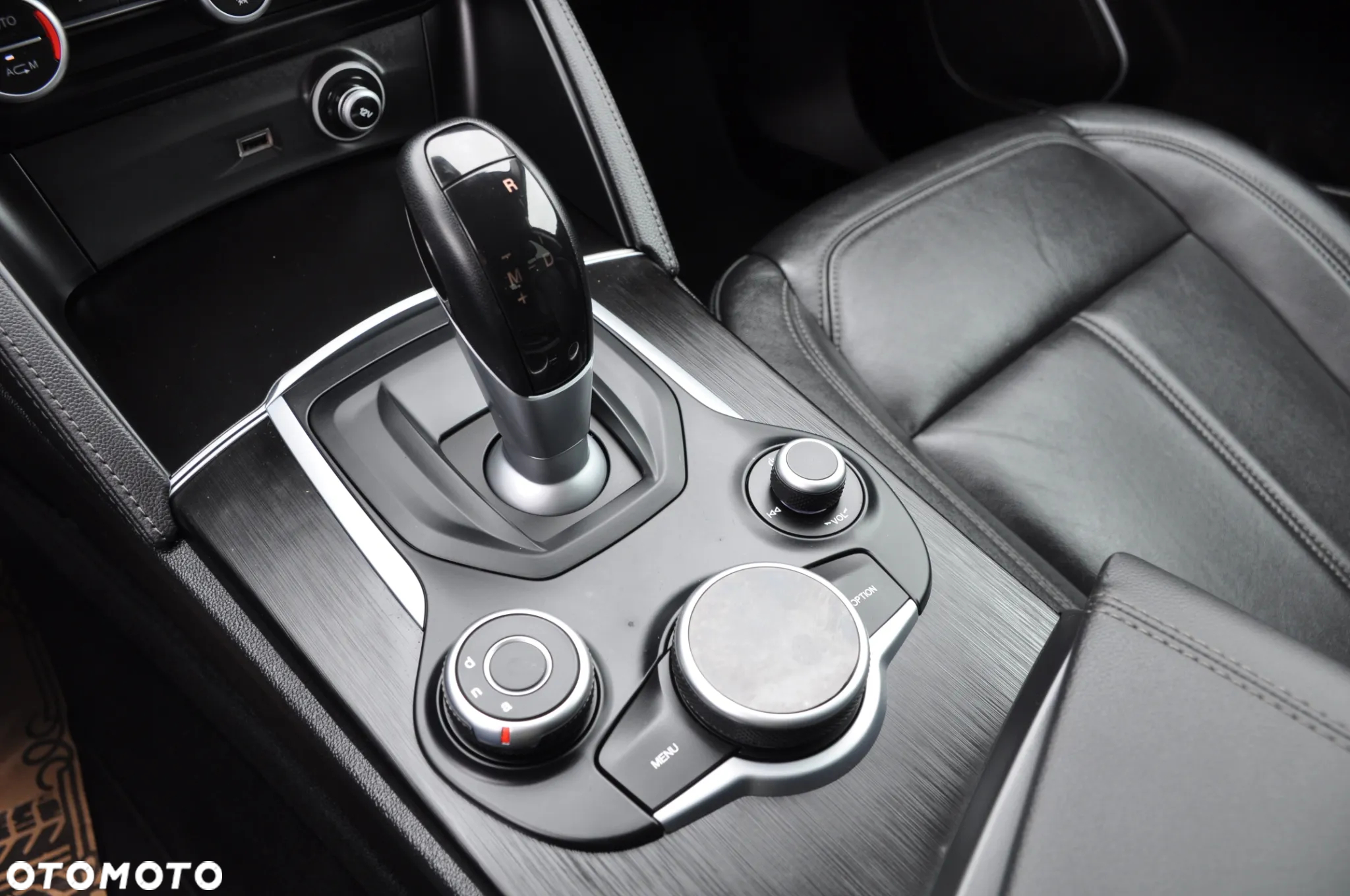 Alfa Romeo Stelvio 2.0 Turbo 16V AT8-Q4 Executive - 35