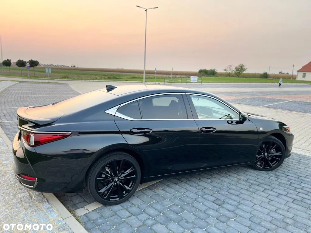 Lexus ES 300h F Sport Edition - 14