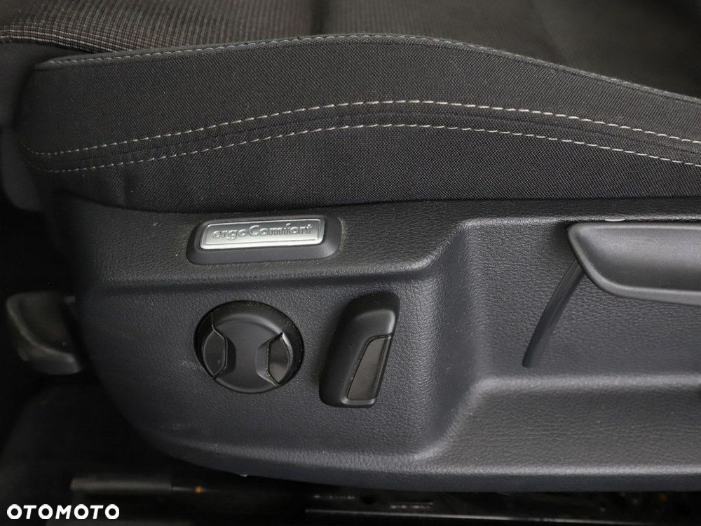 Volkswagen Passat - 33
