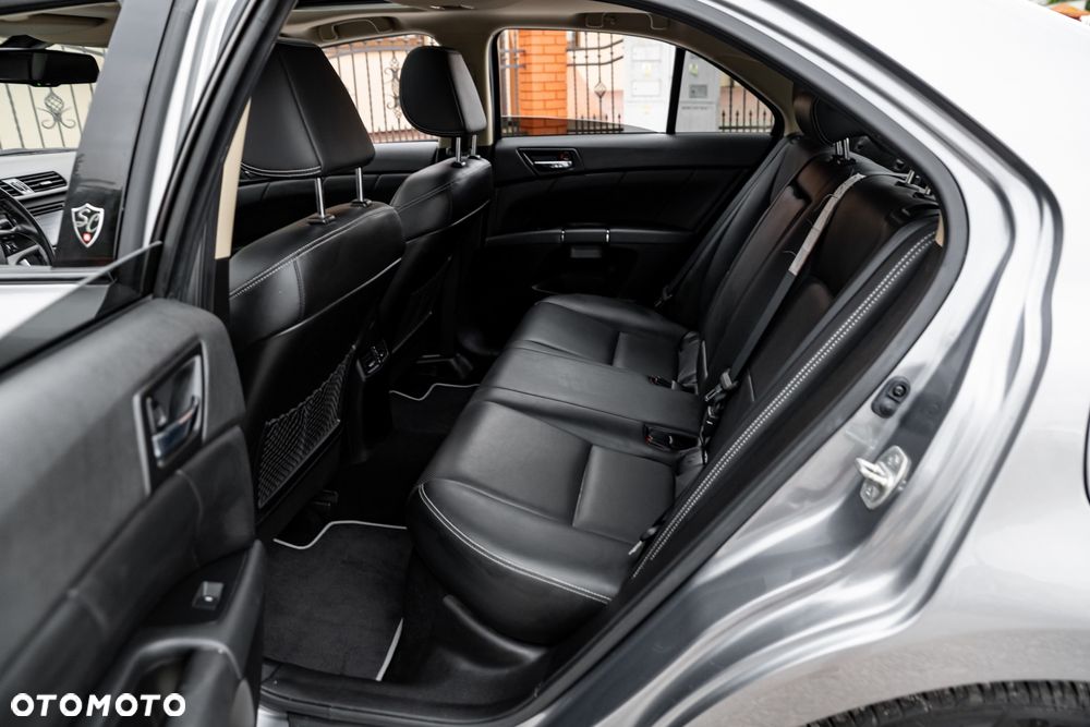 Suzuki Kizashi 2.4 4x4 CVT Sport - 22