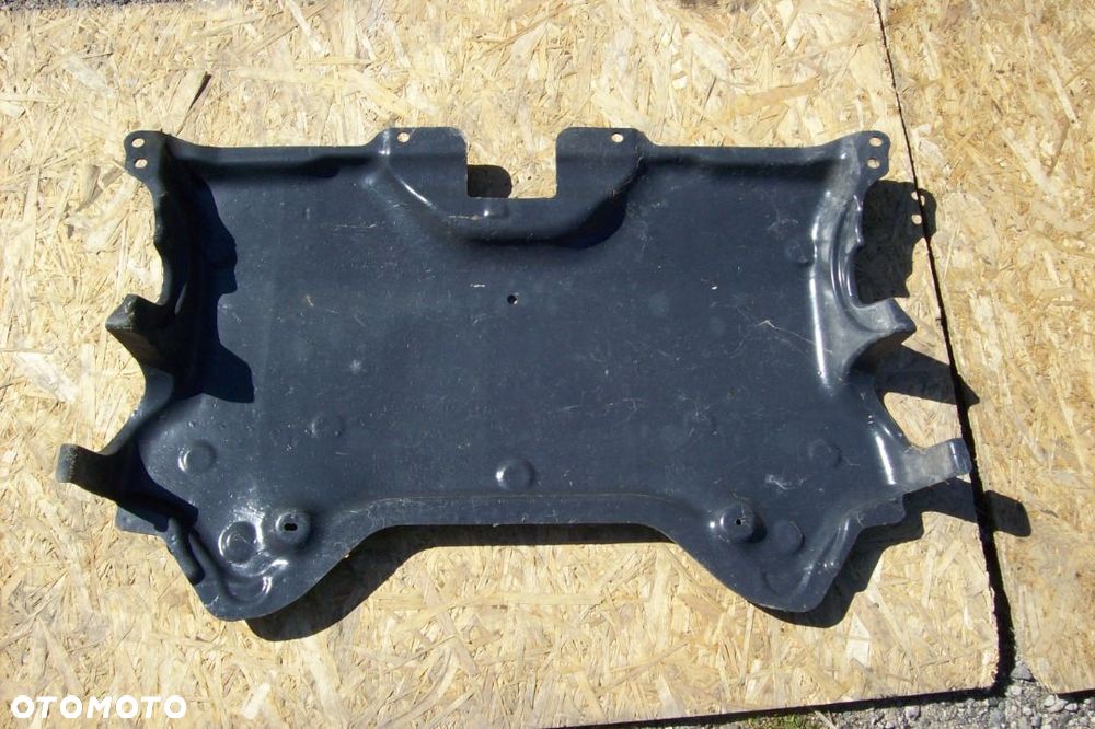 PODŁOGA SILNIKA MERCEDES E-CUPE W-212 ROK 09/14 - 2