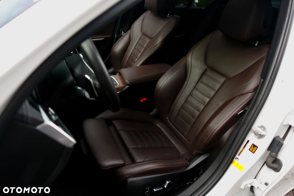 BMW Seria 3 M340i xDrive - 25