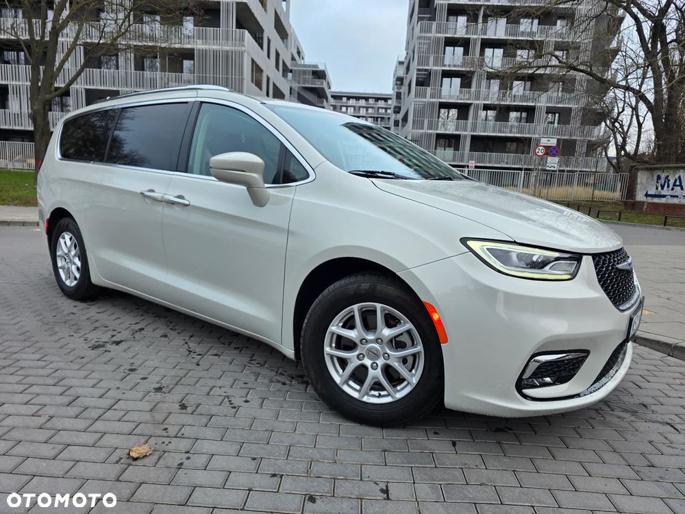 Chrysler Pacifica - 1