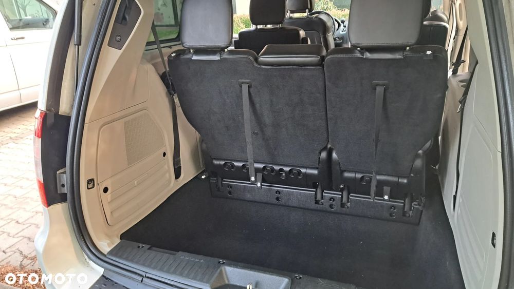 Chrysler Town & Country 3.6 Limited - 21