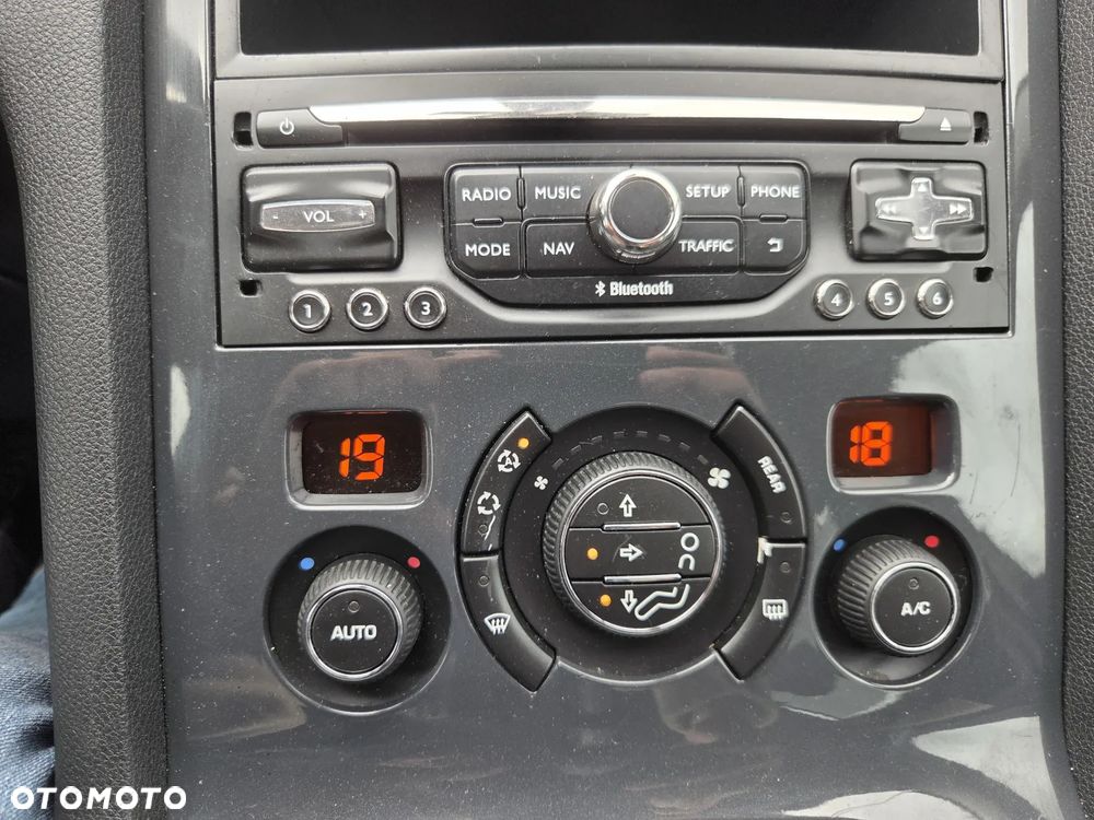 Peugeot 5008 HDI 115 Active - 19