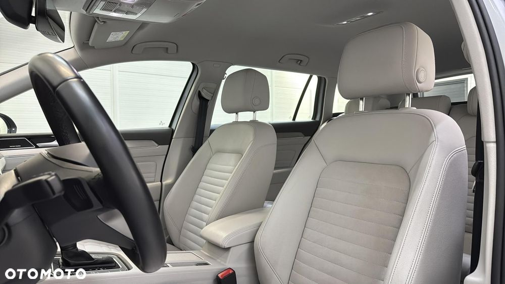 Volkswagen Passat Variant 2.0 TDI EVO Elegance DSG - 13