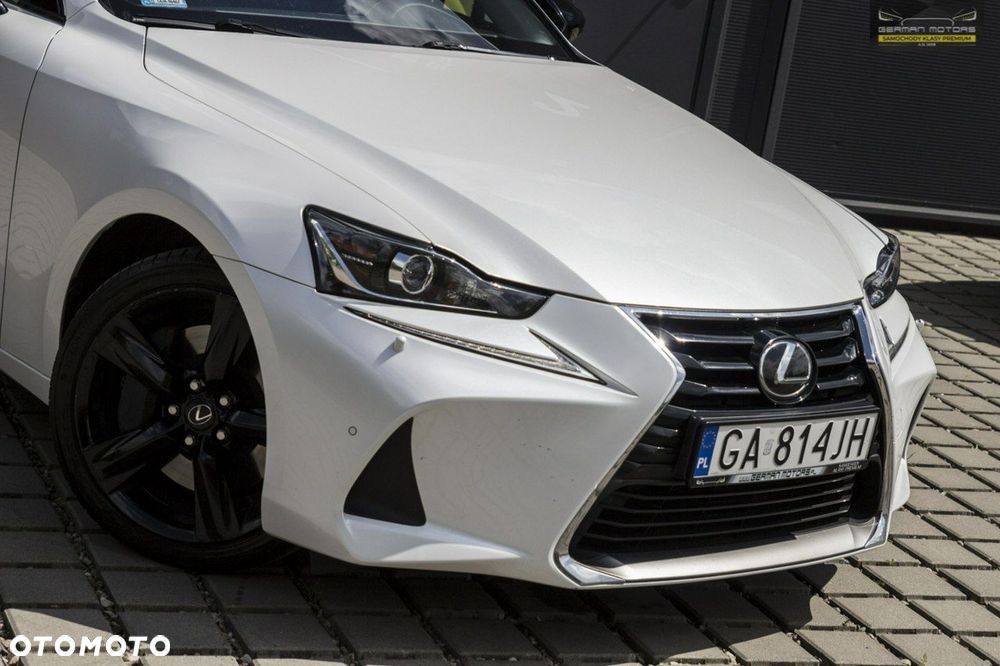 Lexus IS - 10