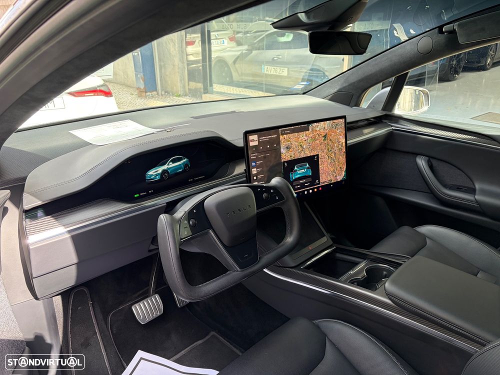 Tesla Model X - 10