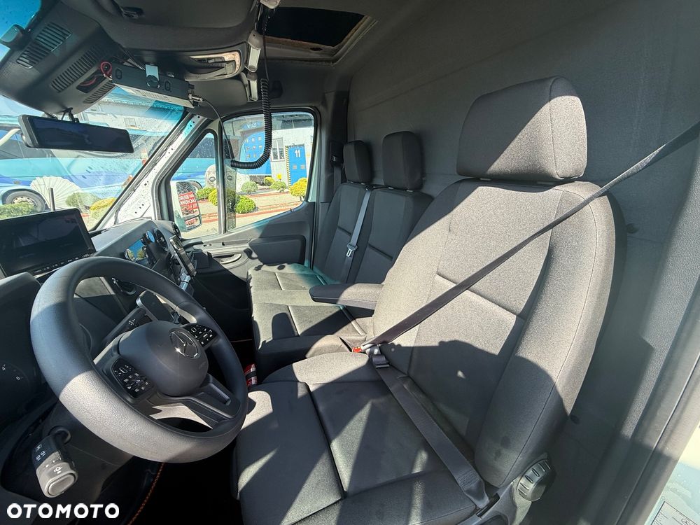 Mercedes-Benz Sprinter - 10