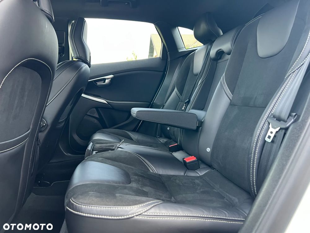 Volvo V40 T3 Inscription - 32