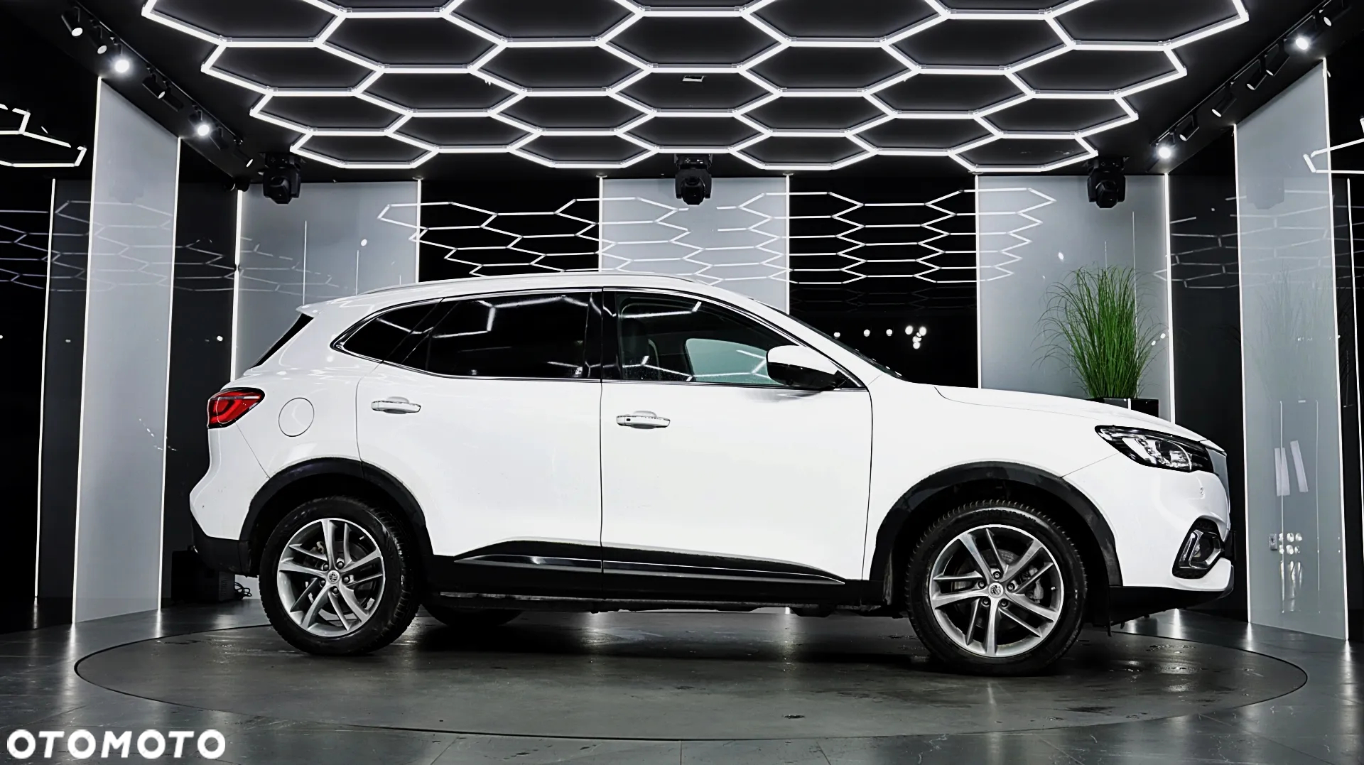 MG EHS 1.5T-GDI PHEV Luxury - 12