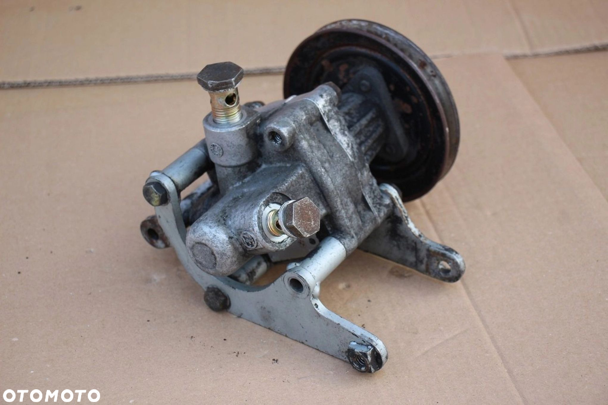 Pompa wspomagania BMW e32 e34 m30 3.0 3.5 7682955 ZF - 4