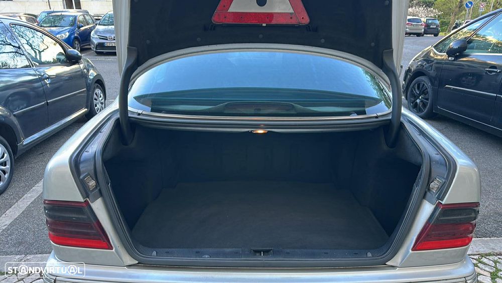 Mercedes-Benz E 220 CDI Avantgarde - 13