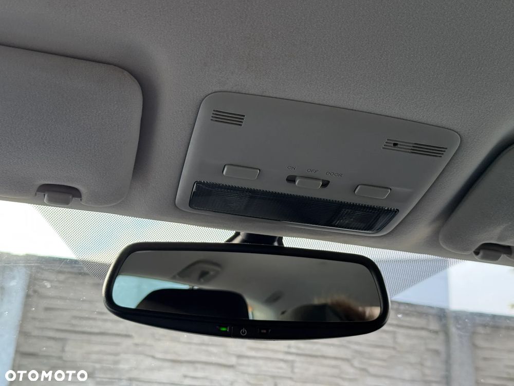 Toyota Avensis 2.0 VVT-i Sol - 33