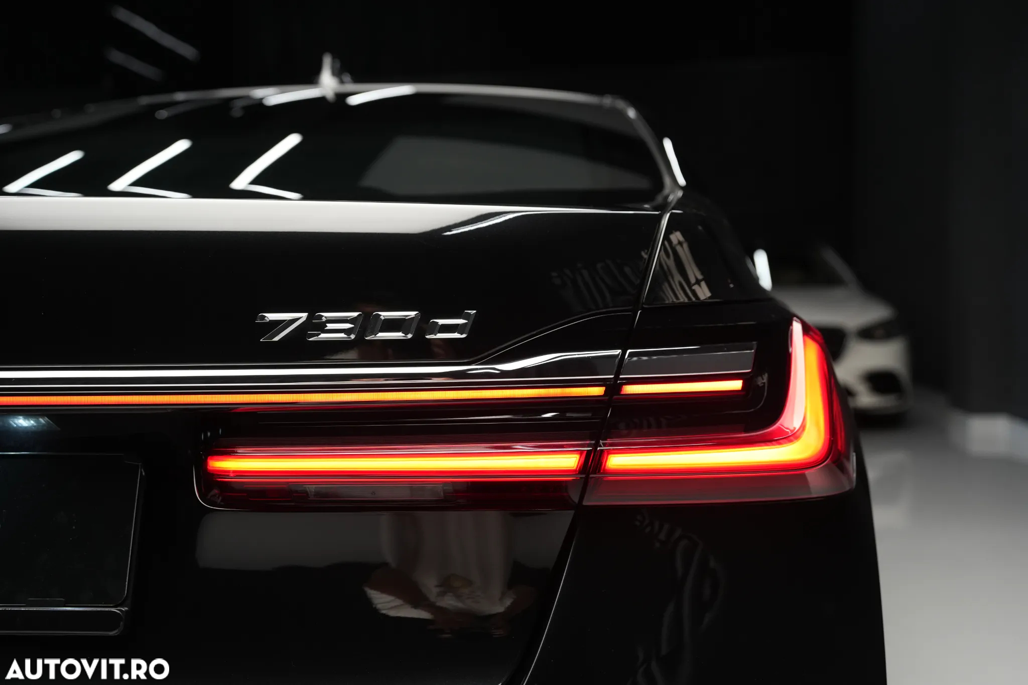 BMW Seria 7 730d - 32