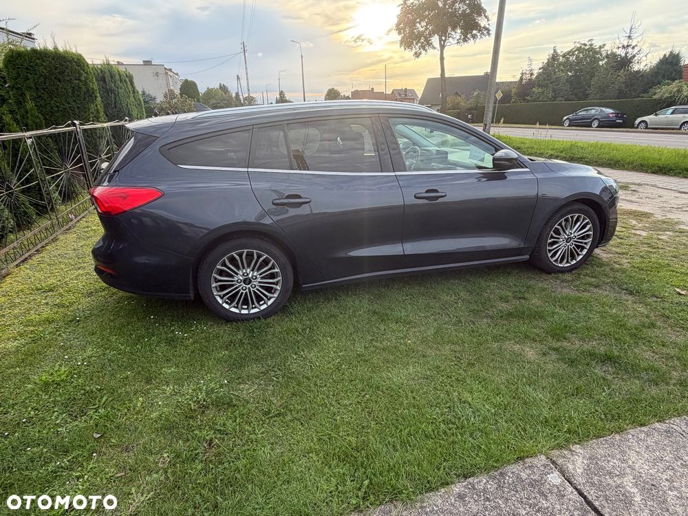 Ford Focus 1.0 EcoBoost Titanium - 1