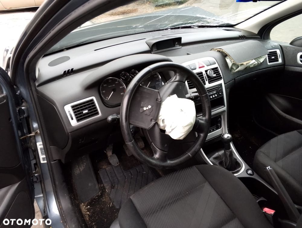 Peugeot 307 (05-09r.) 1.6 HDI 89KM. Silnik DV6TED4B Skrzynia 20DM75 lakier EZW/EZWD. Cały na części. GWARANCJA !!!  Przód Tył Zestaw Komplet Drzwi Klapa Zderzak Błotnik Maska Grill Atrapa Szyba Pas Lampa Lusterko Boczki Fotel Kanapa Kokpit Deska Rozdzielcza Przełącznik Włącznik Sterownik Przewody Wiązka Instalacja Moduł Komputer Czujnik Listwa Pompa Alternator Wtryski Głowica Rozrusznik Kompresor Sprzęgło Dwumas Silnik Skrzynia ABS Klimatyzacji Paliwa Wspomagania Kolektor Turbina Przepustnica Zawór Chłodnica Koło Hak Belka Sanki Zawieszenie Mcpherson Półoś Amortyzator Wydech Tłumik Zacisk Most - 8