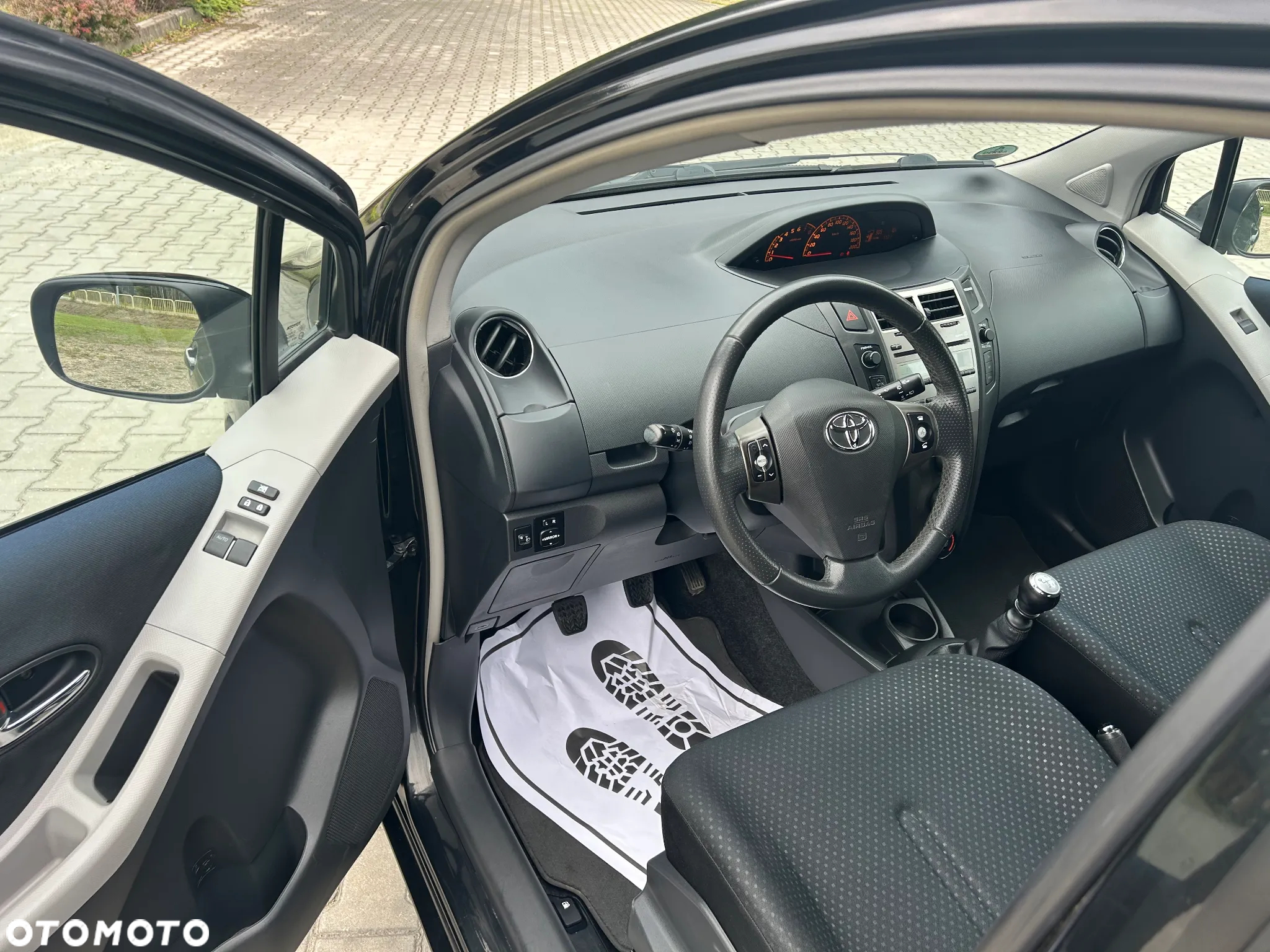 Toyota Yaris - 10
