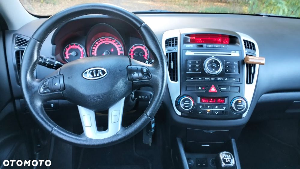Kia Ceed - 36