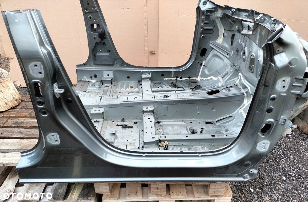 RENAULT ARKANA SŁUPEK PRÓG PRAWY  TEKAD - 1