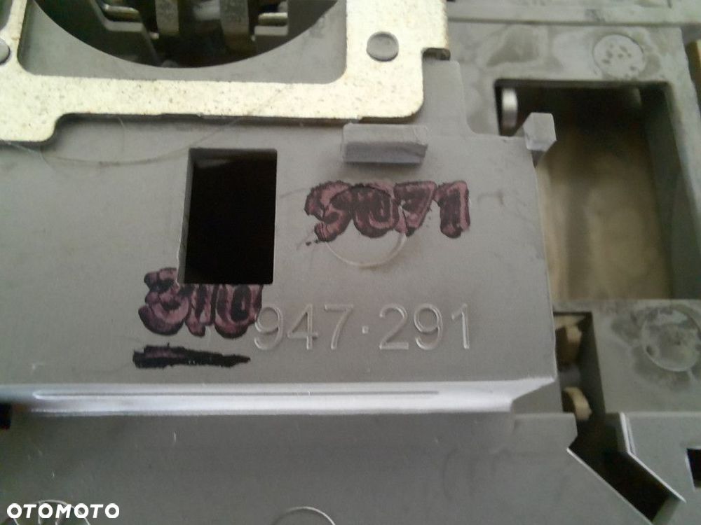 SKODA SUPERB 2 II 08-13 LAMPKA WNĘTRZA KABINY PODSUFITKI BEŻ 947-291 - 6