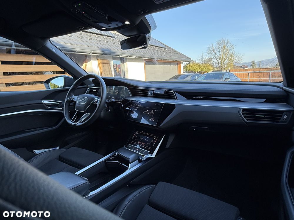 Audi Q8 Sportback e-tron - 11