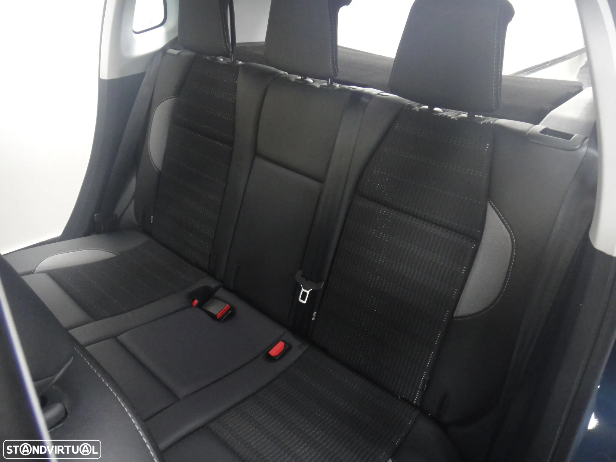 Peugeot 2008 1.2 PureTech Allure EAT6 - 13