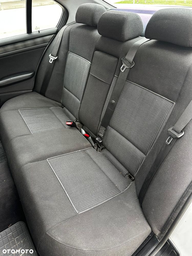 BMW Seria 3 318i - 5