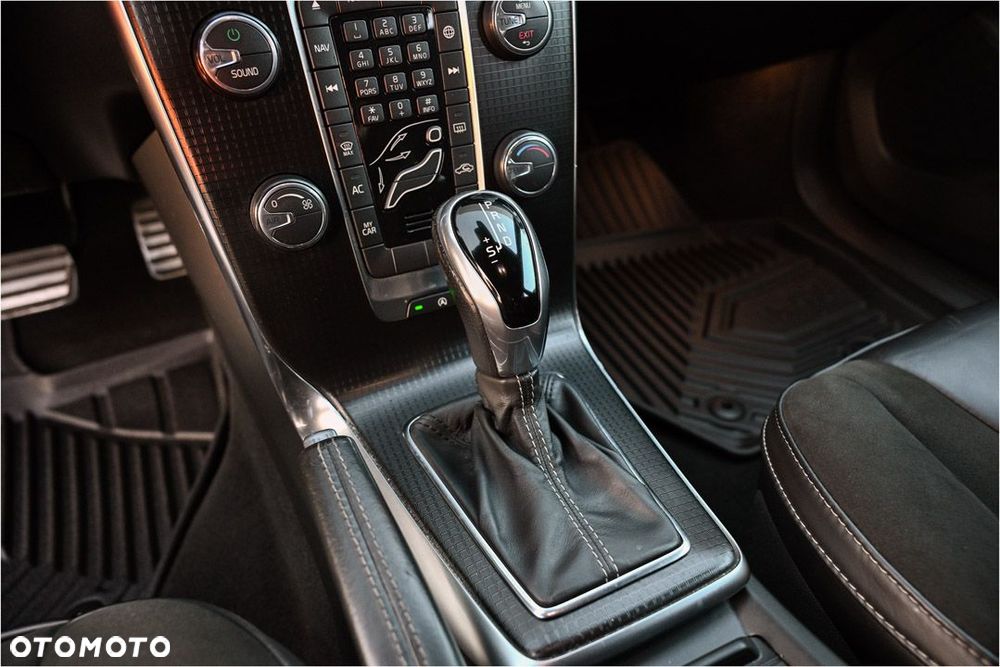 Volvo V40 D3 Geartronic RDesign - 25