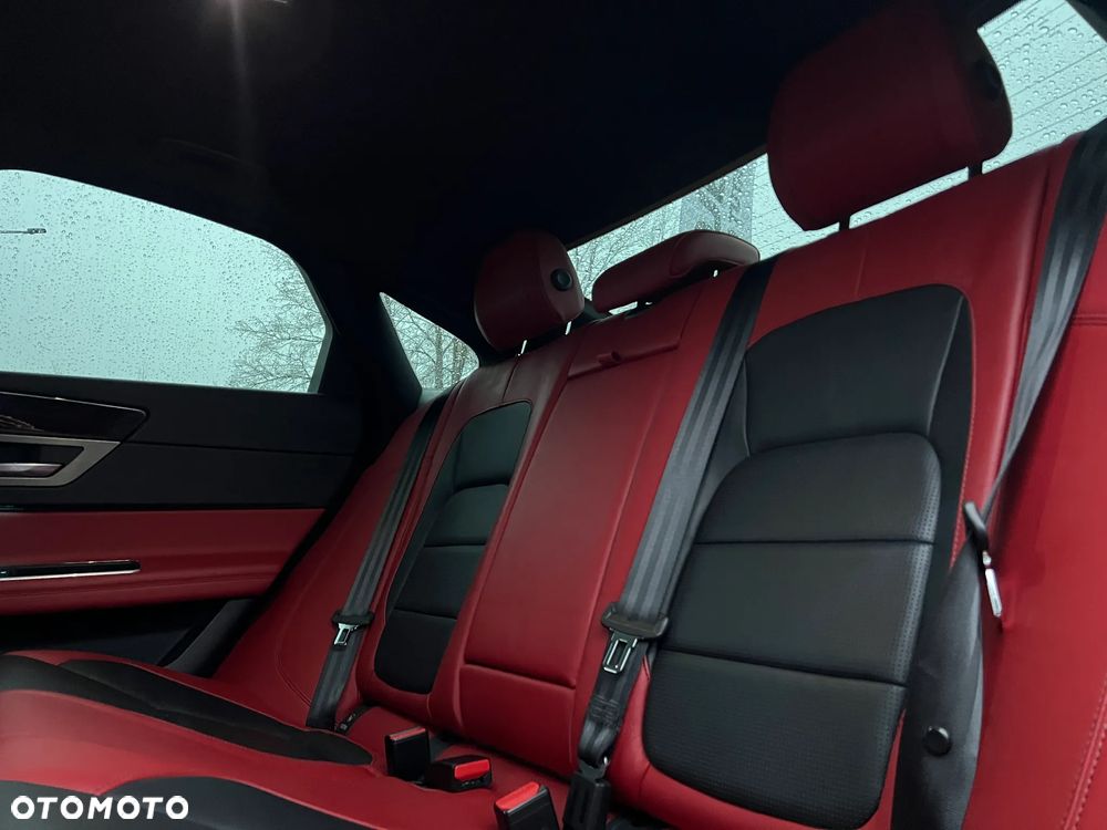 Jaguar XF S AWD - 22