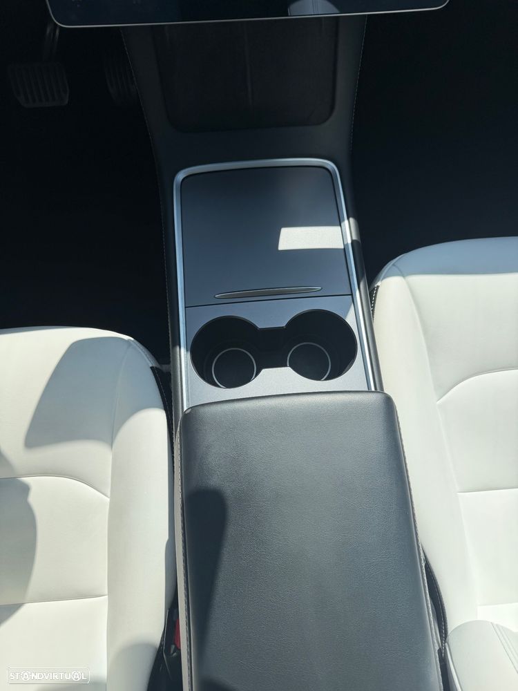 Tesla Model Y Long Range Tração Integral - 18
