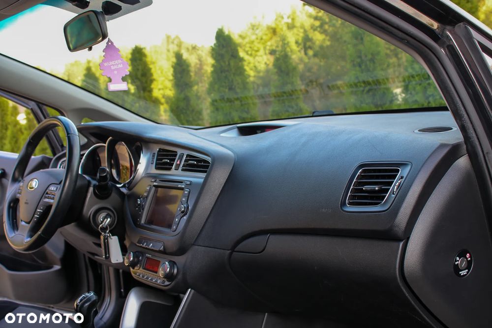 Kia Ceed 1.6 CRDi 128 ISG SW Vision - 22