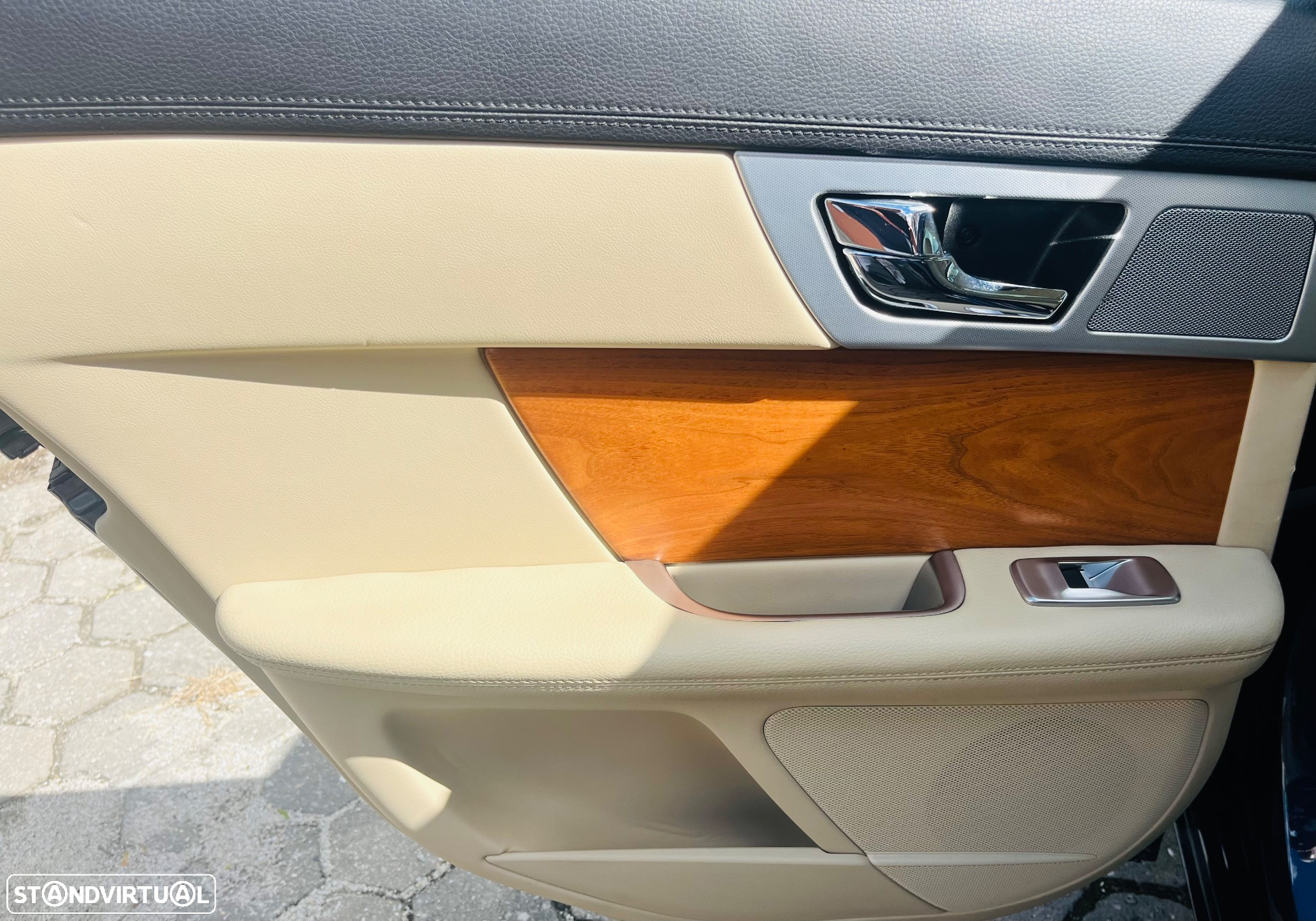 Jaguar XF 2.2 D Luxury - 34