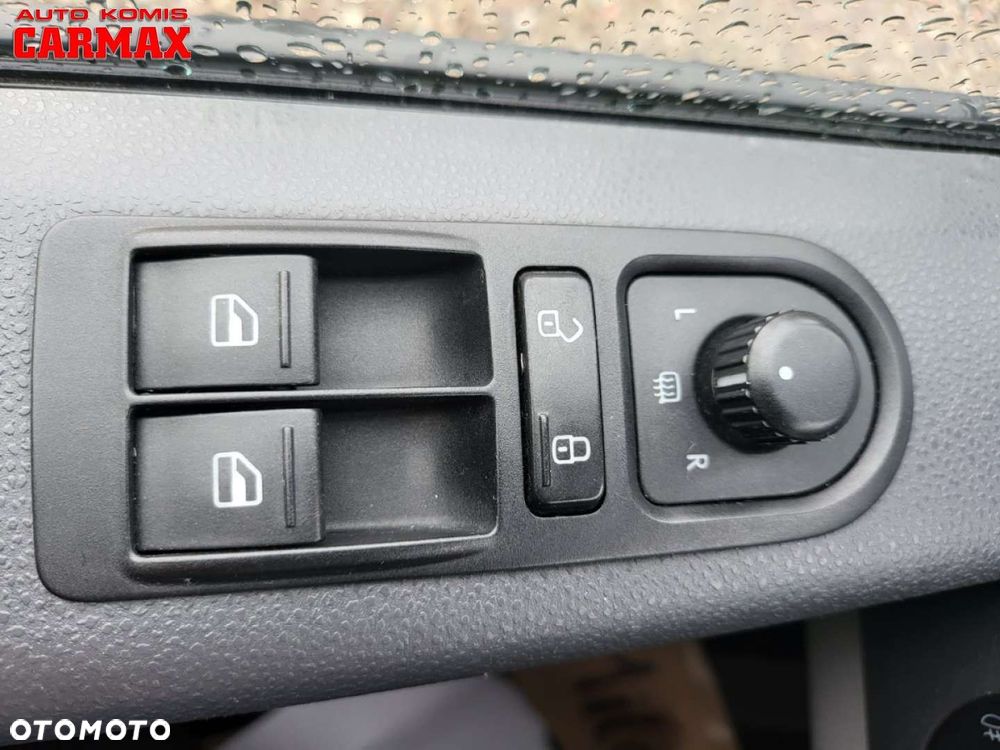 Volkswagen Caravelle - 16