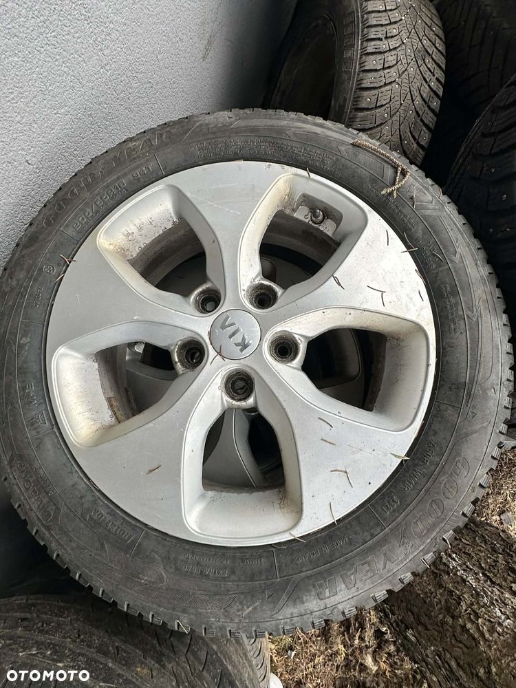 Kia Carens 1.7 CRDi 115 Dream Team Edition - 38