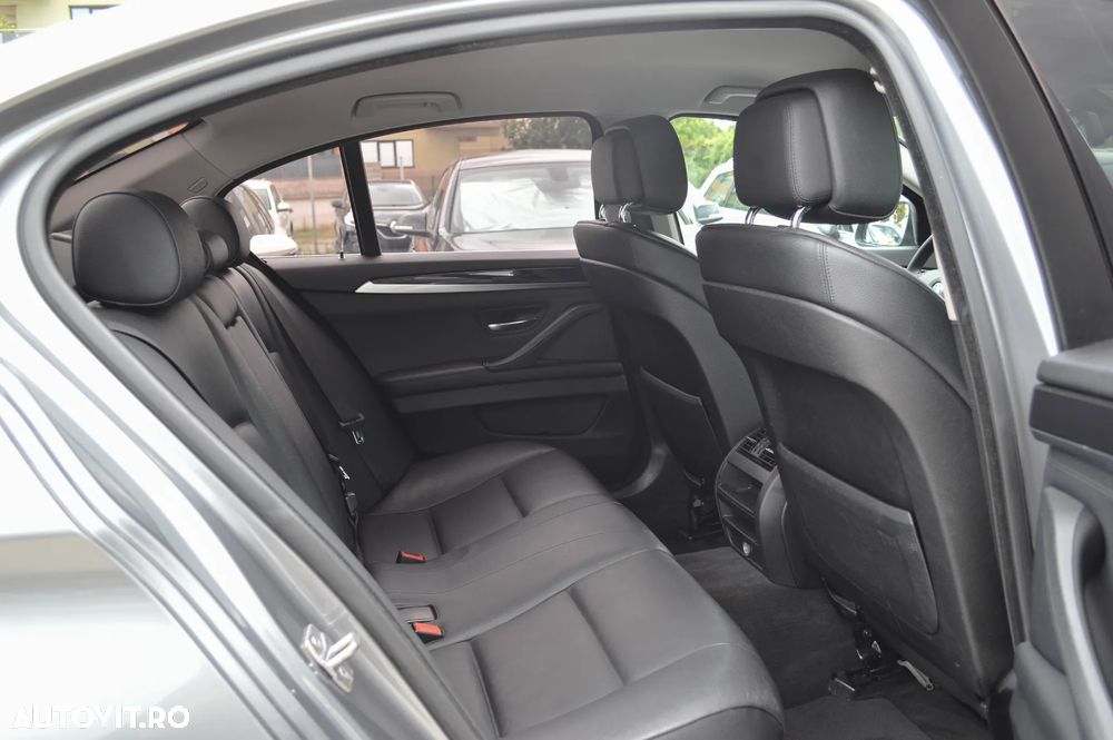 BMW Seria 5 520d Sport-Aut. - 29