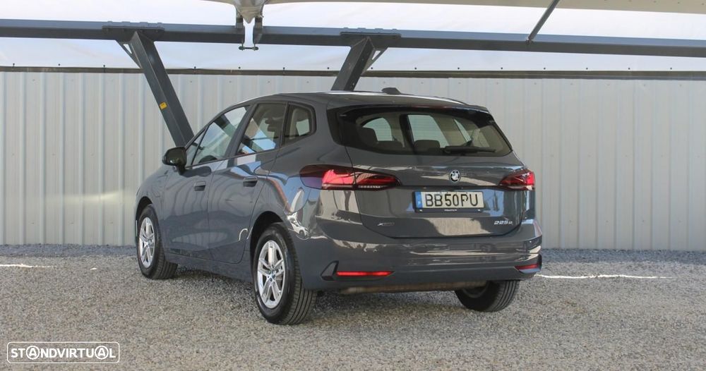 BMW 225 e xDrive — fotografia 5