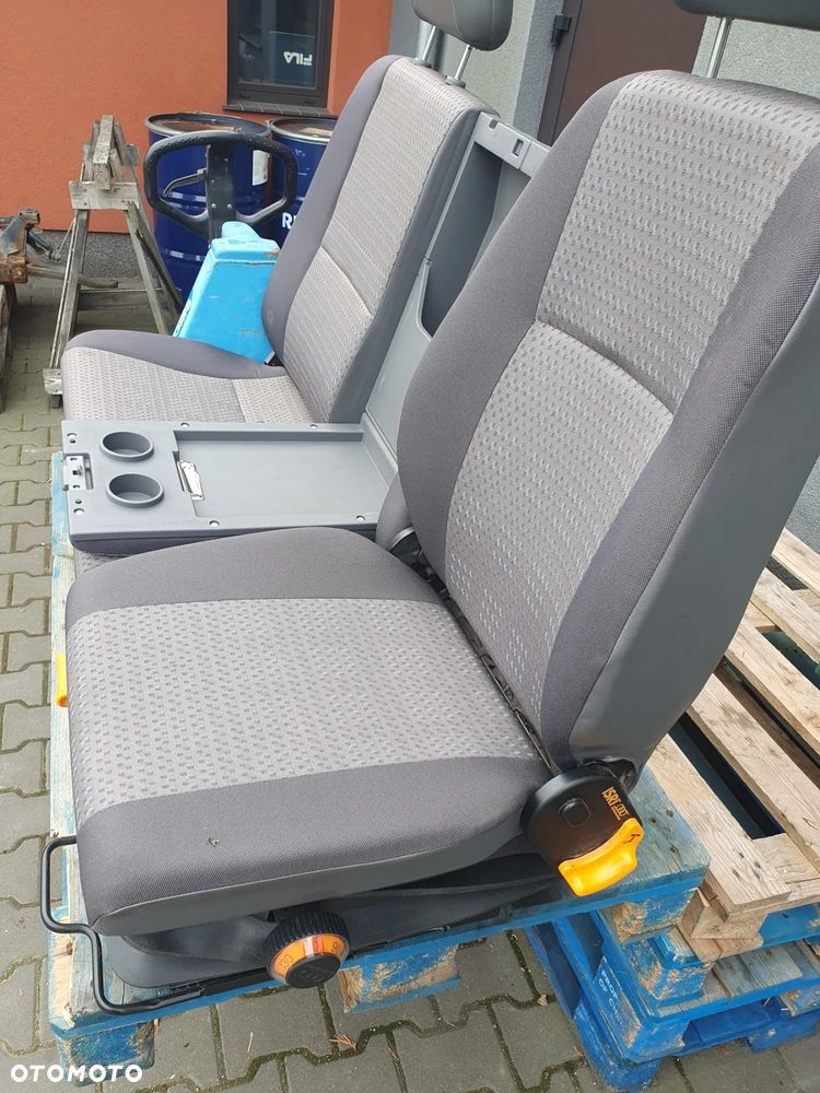 Fotele Komplet Nissan Atleon - 8