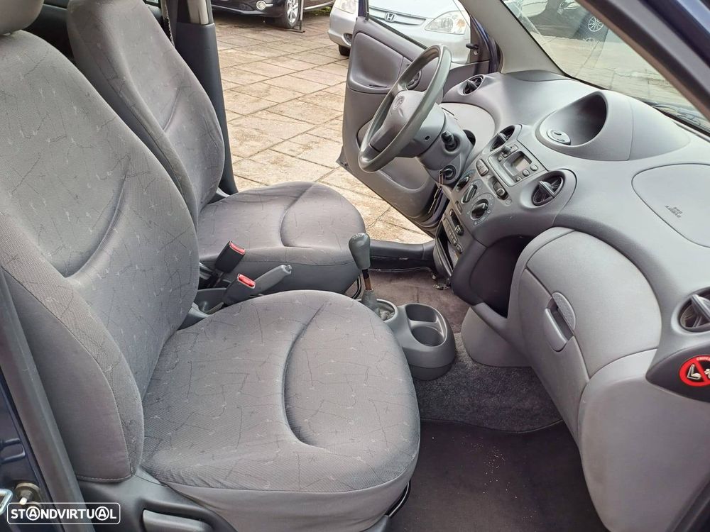 Toyota Yaris 1.0 Luna - 11