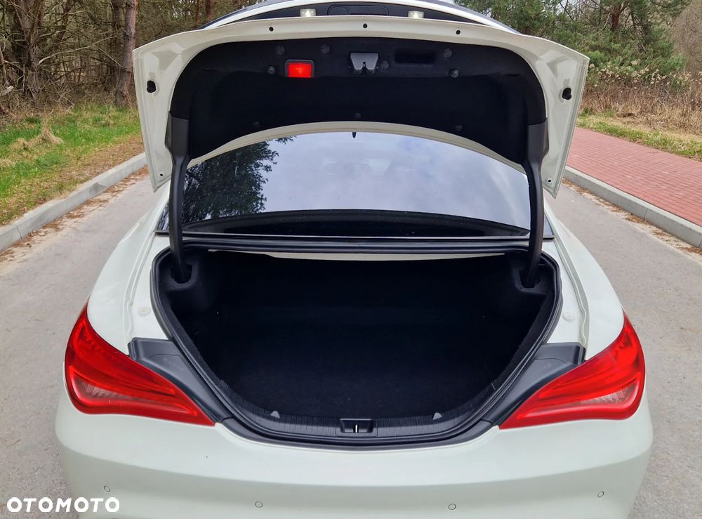 Mercedes-Benz CLA 200 UrbanStyle Edition - 19