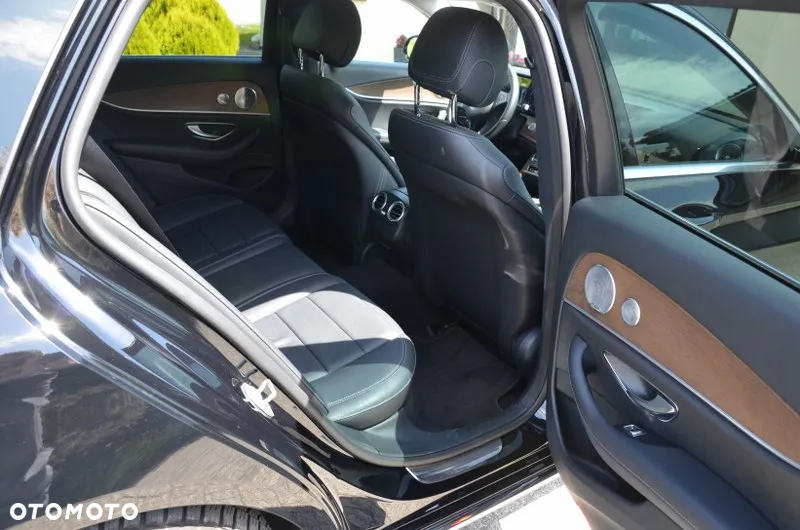 Mercedes-Benz Klasa E 350 d 4Matic T 9G-TRONIC Avantgarde - 22