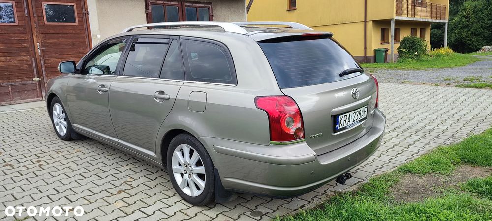 Toyota Avensis 2.0 D-4D Sol - 3