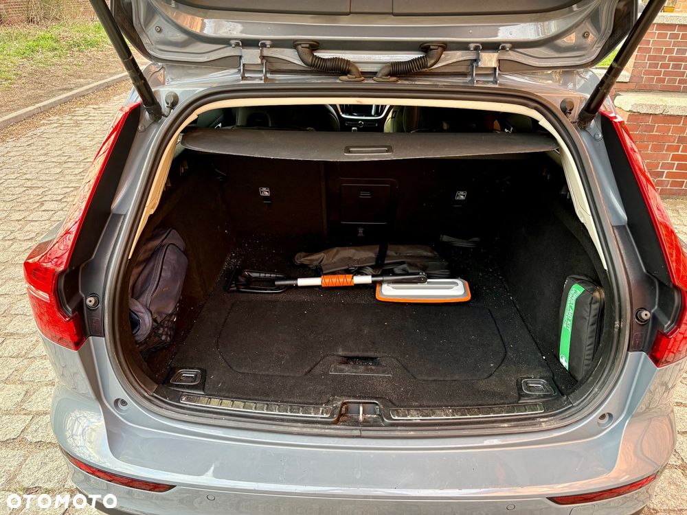 Volvo V60 B5 B AWD Plus Dark - 9