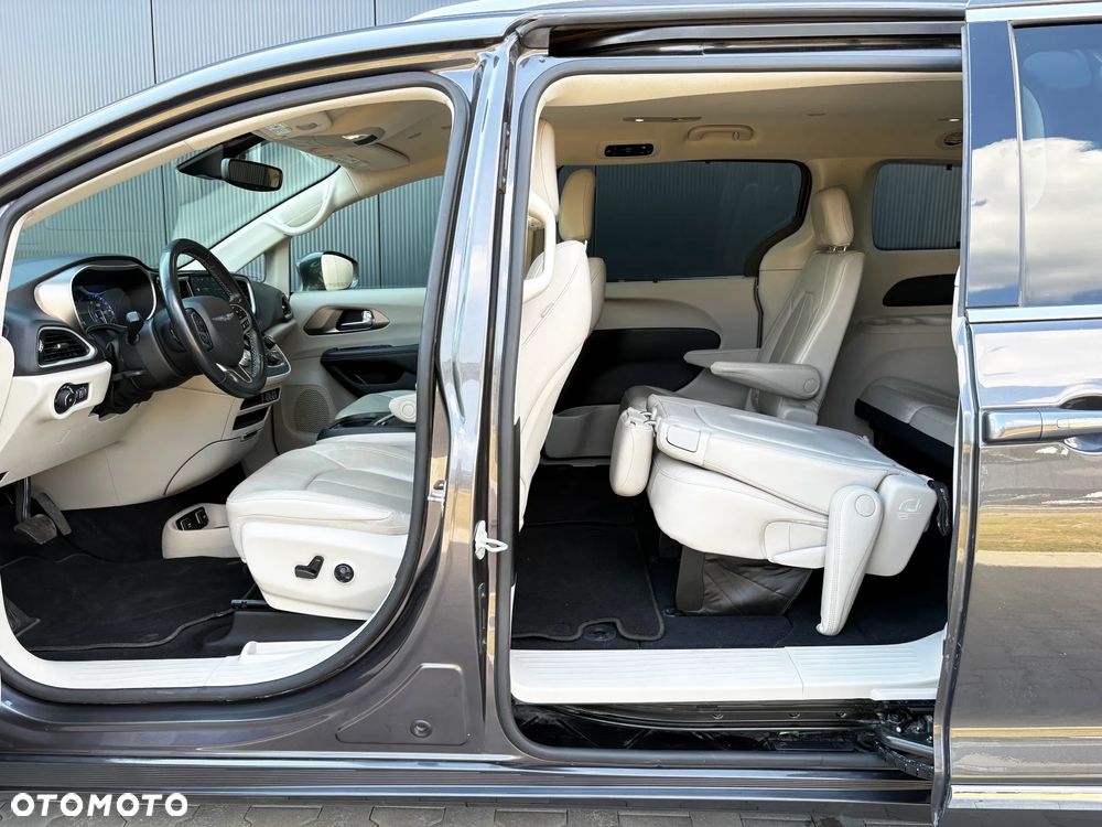Chrysler Pacifica - 23