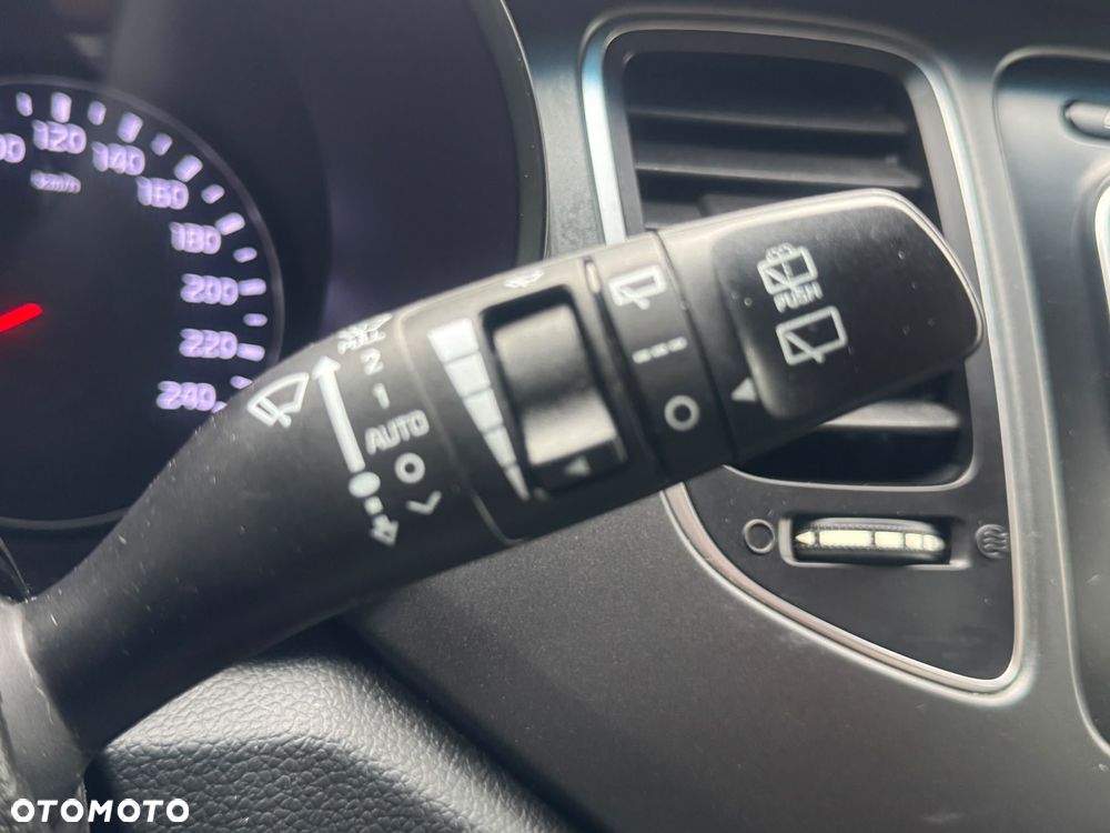 Kia Carens 1.6 GDI Dream Team Edition - 18