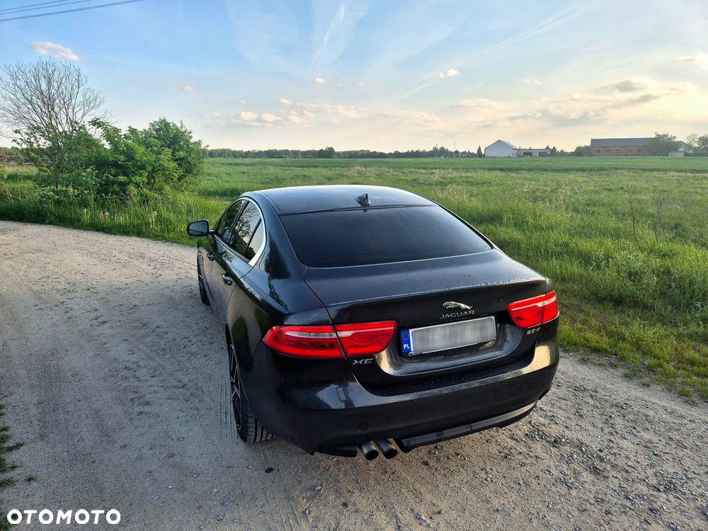 Jaguar XE 20d Prestige - 3