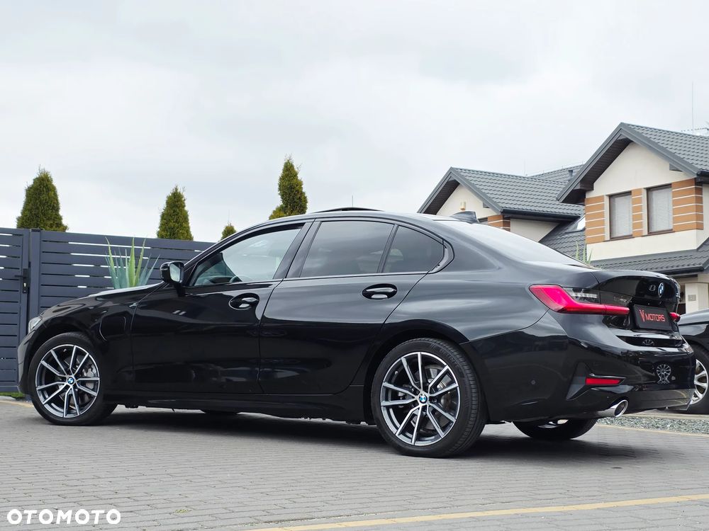BMW Seria 3 330e Sport Line - 30
